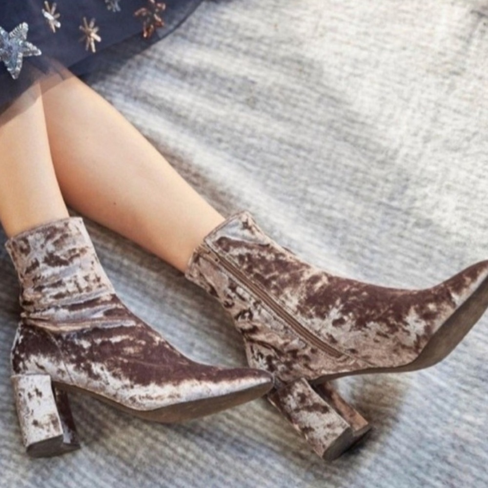 NWOT Jeffrey Campbell Cienega Pink Velvet Ankle Boots